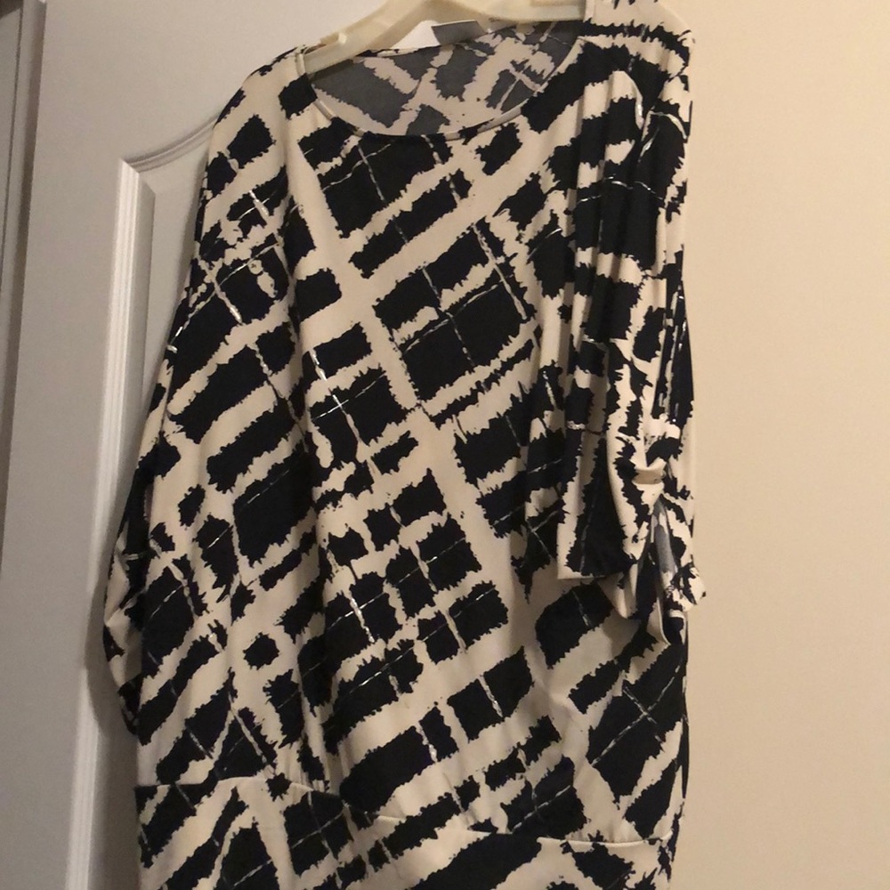 Black/white dressy top